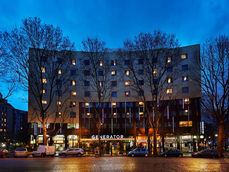 Generator-Paris-Exterior